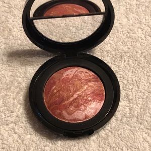 Laura Geller Baked Blush in Apricot Berry